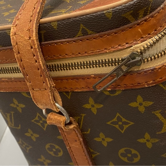 LOUIS VUITTON VINTAGE BEAUTY CASE IN MONOGRAM CANVAS - Picture 3 of 14